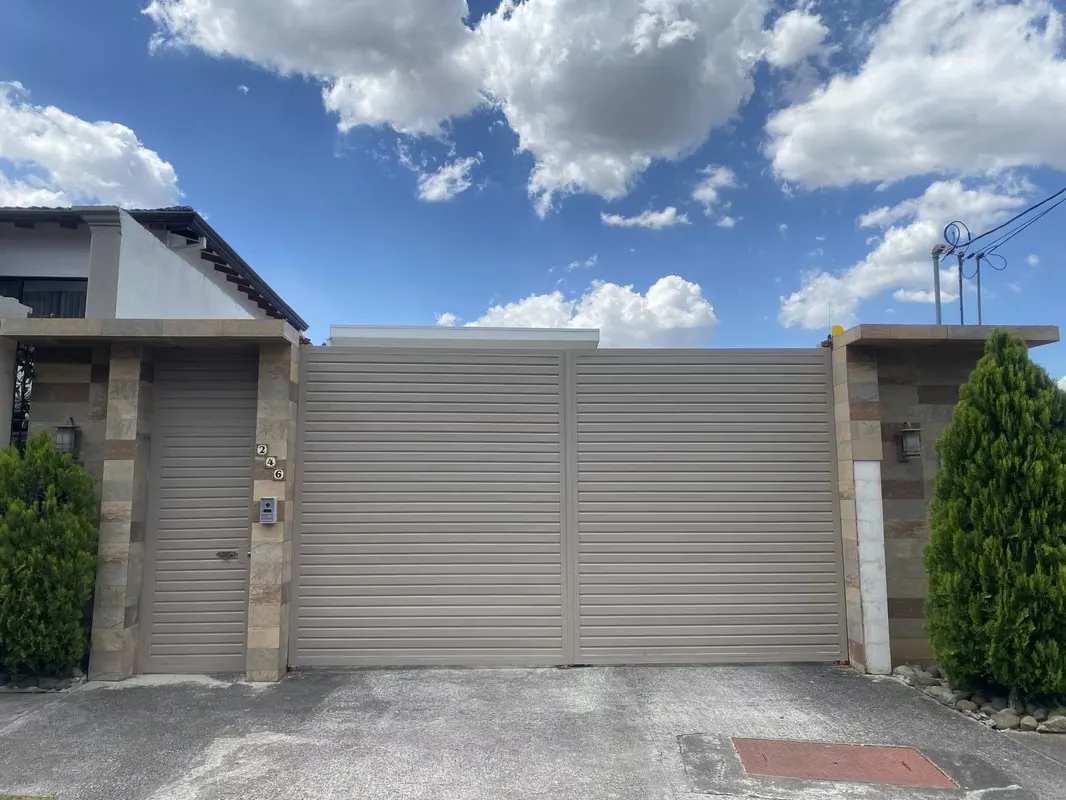 PRECIO REBAJADO-Hermosa Casa Independiente Loma Real-GV