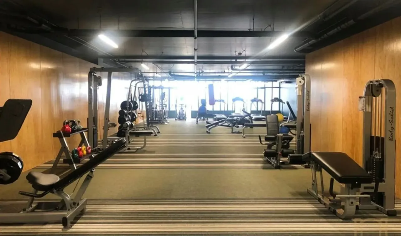URBN ESCALANTE is located in Barrio Escalante, one of the best neighborhoods in the city surrounded by lots of restaurants, stores, banks, and the Mall San Pedro. — photo 5