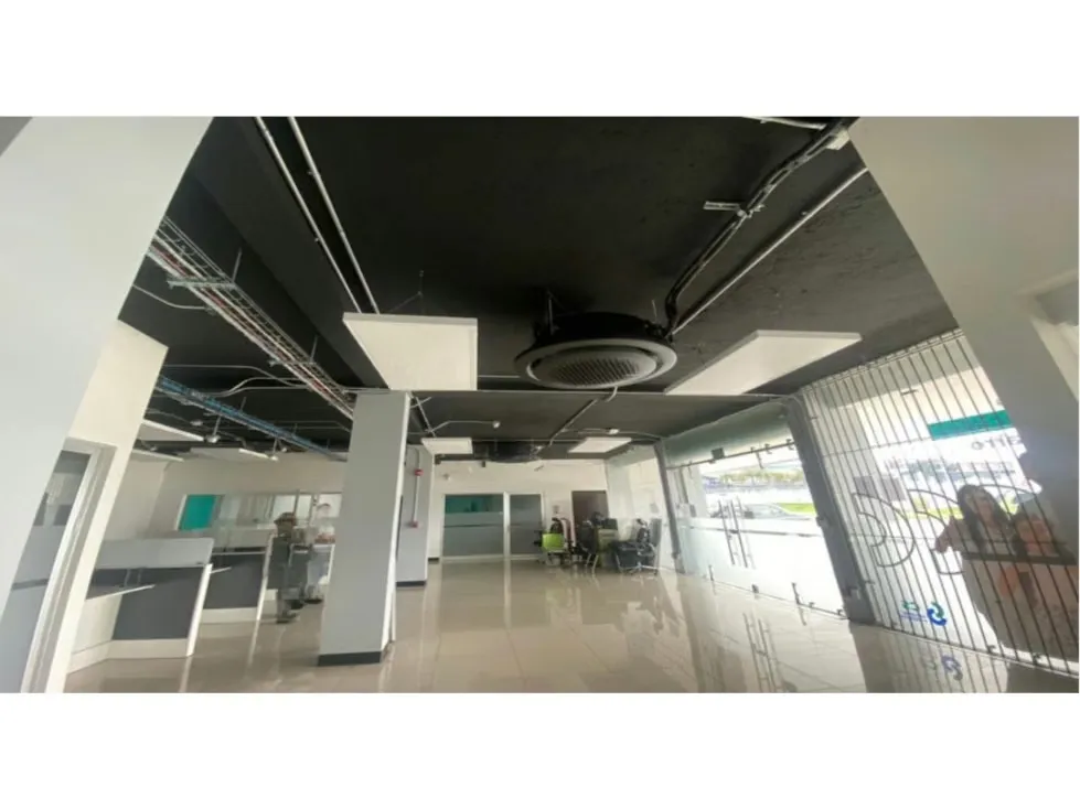 SE ALQUILA AMPLIO LOCAL COMERCIAL UBICADO EN MORAVIA, SAN JOSÉ, 1 KILOMETRO AL SUR DE LINCOLN PLAZA, MENSUALIDAD 3.960 DÓLARES — photo 2
