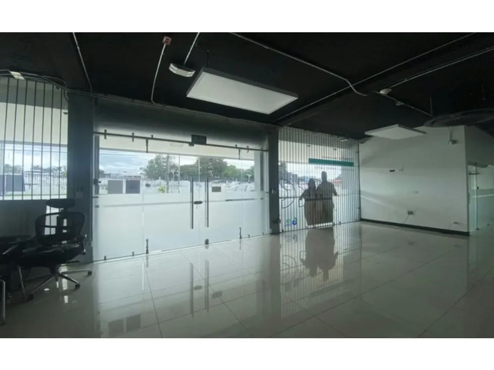 SE ALQUILA AMPLIO LOCAL COMERCIAL UBICADO EN MORAVIA, SAN JOSÉ, 1 KILOMETRO AL SUR DE LINCOLN PLAZA, MENSUALIDAD 3.960 DÓLARES — photo 3