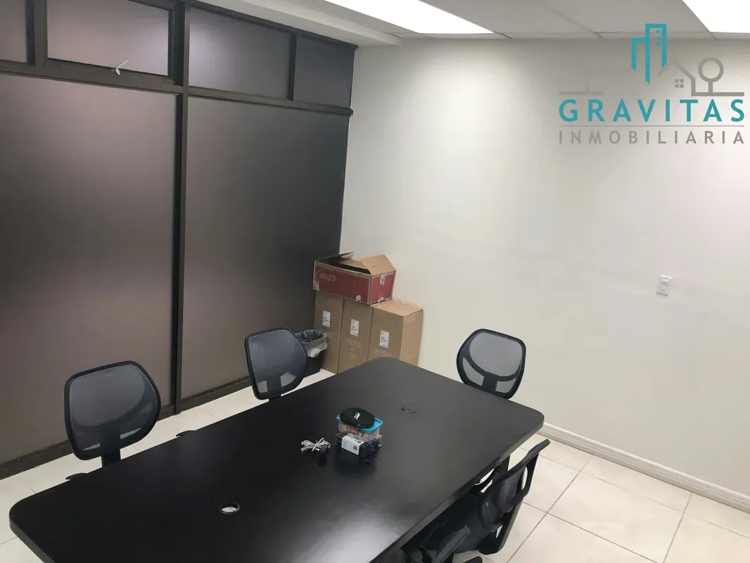 Offices available in Oficentro La Sabana, near shopping and retail centers.