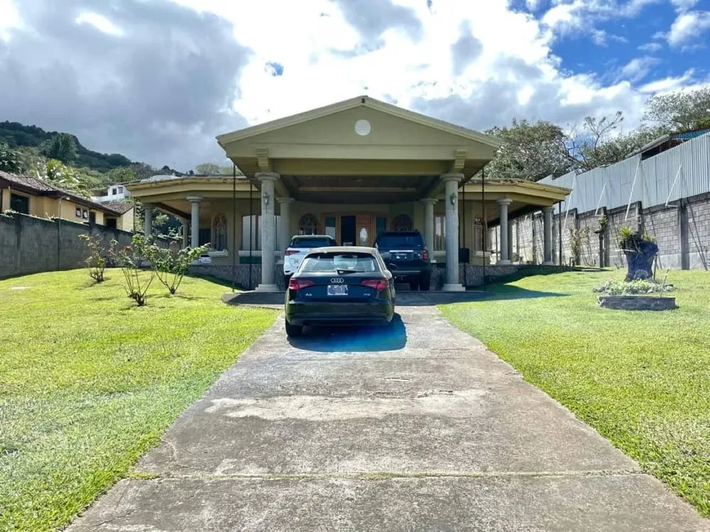 HOUSE FOR SALE IN RIO ORO, SANTA ANA.