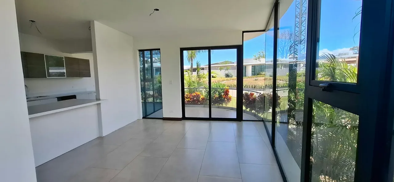 Very spacious apartment in an excellent location in San Rafael de Escazú. It is located on the third floor of a building with only four units. It offers great views of the ...