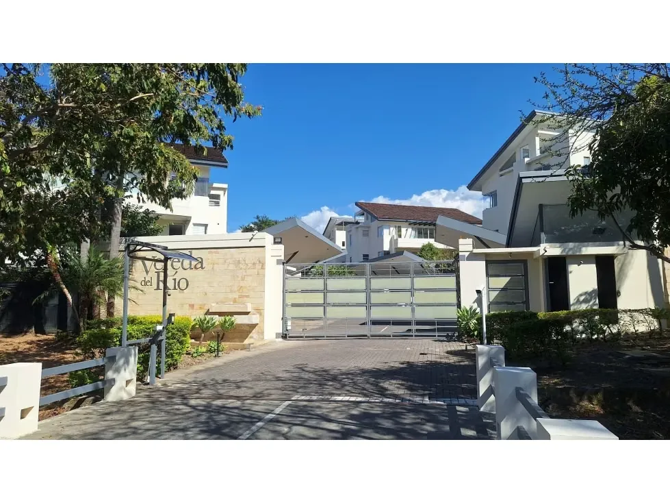 VENTA DE PENTHOUSE, VEREDA DEL RIO, SANTA ANA (DAV)