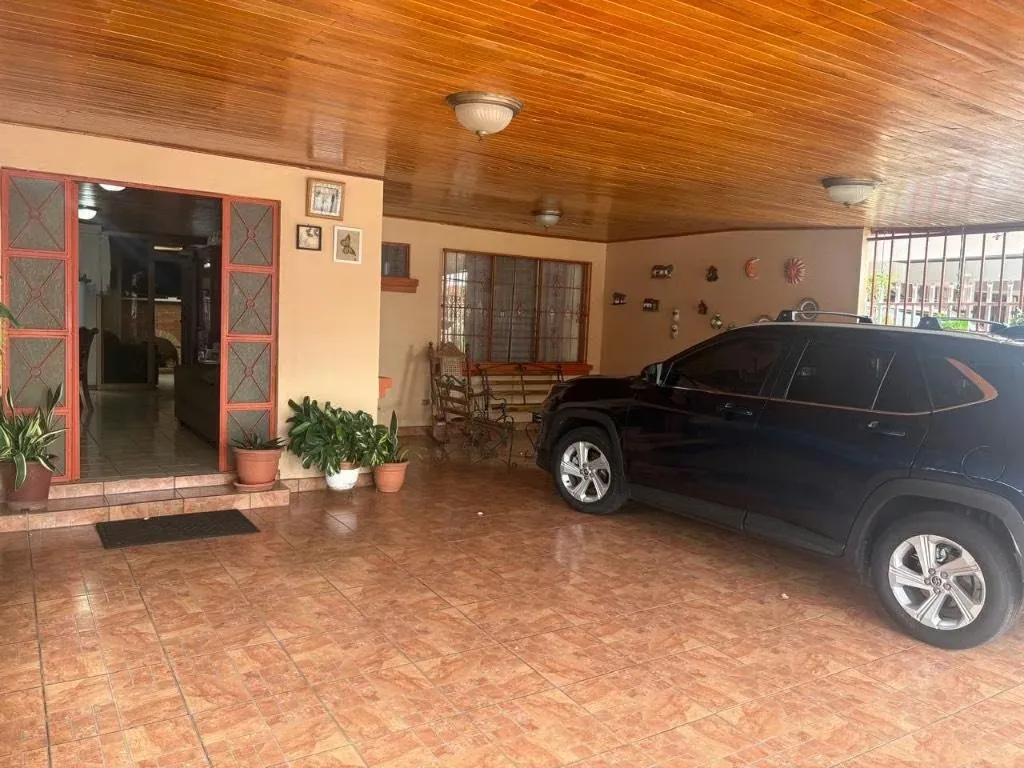Se vende casa en Lagunilla de Heredia, cerca de Dekra