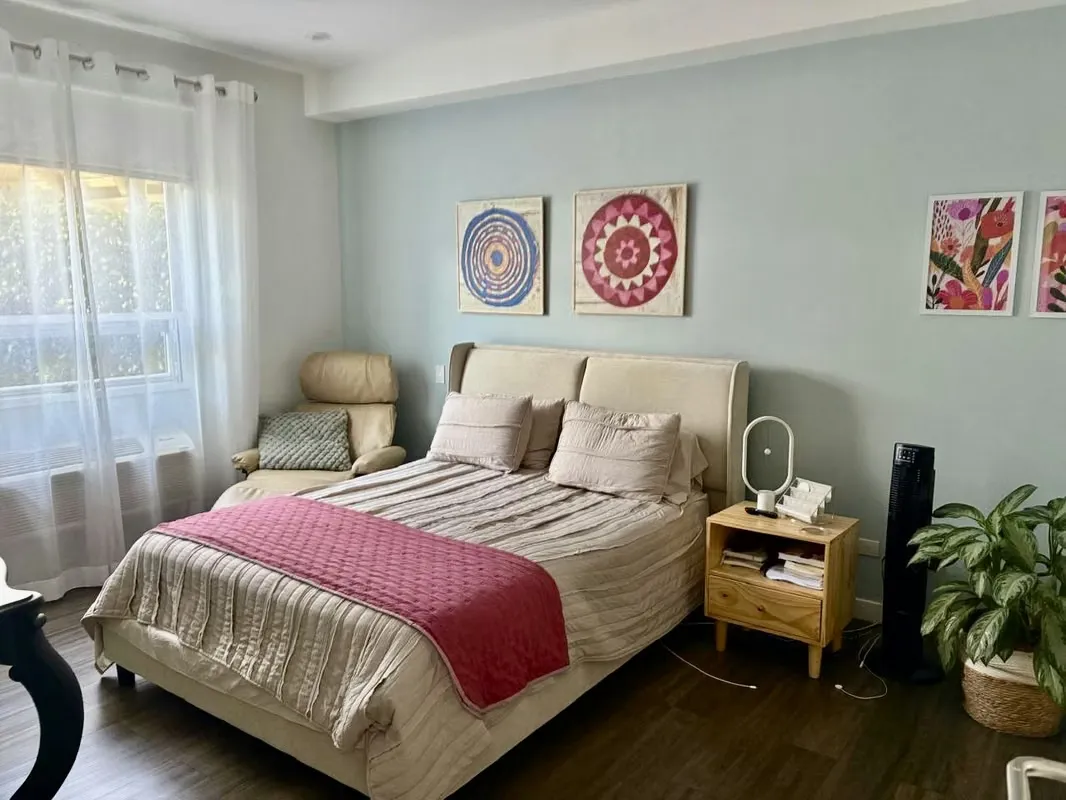 A short walk to Multiplaza Escazú– Apartment for rent – 2 bedrooms, 2.5 bathrooms, $1600