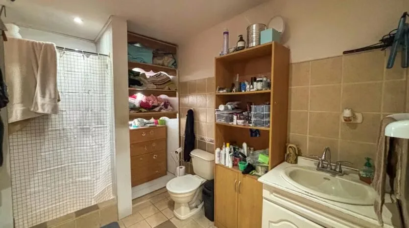 Investment Property for Sale with Prime Location and Mixed-Use Zoning — photo 2