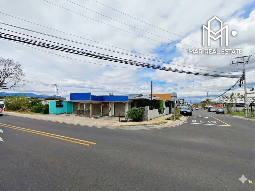 Uso de suelo mixto comercial y residencial en la zona de mayor plusvalía ruta 123 y calle municipal.