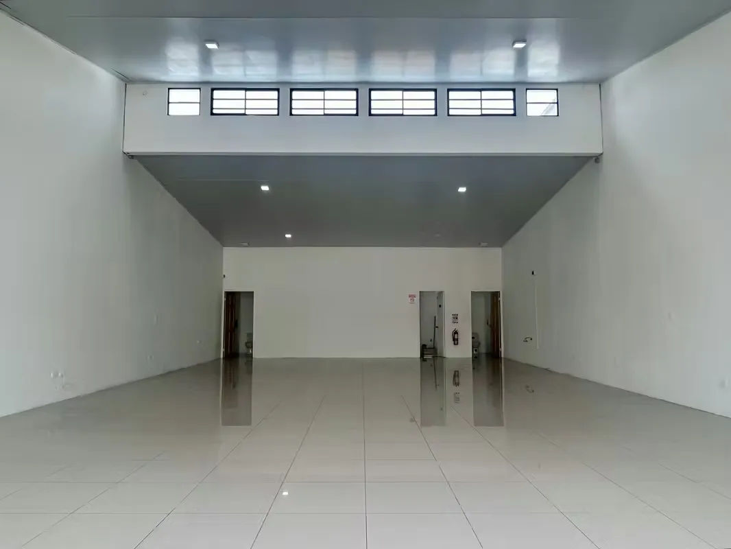 Ubicación estratégica, diagonal al Banco Popular y en la misma manzana del Parque Juan Santamaría.