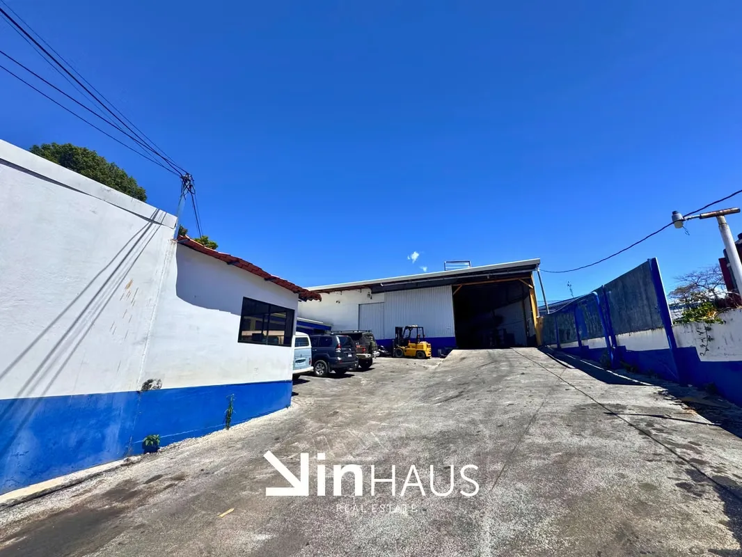 Commercial property located in San Pablo de Barva, Heredia, which integrates a functional winery and offices in a 1,375 square meters land. The total construction covers 700 square ...