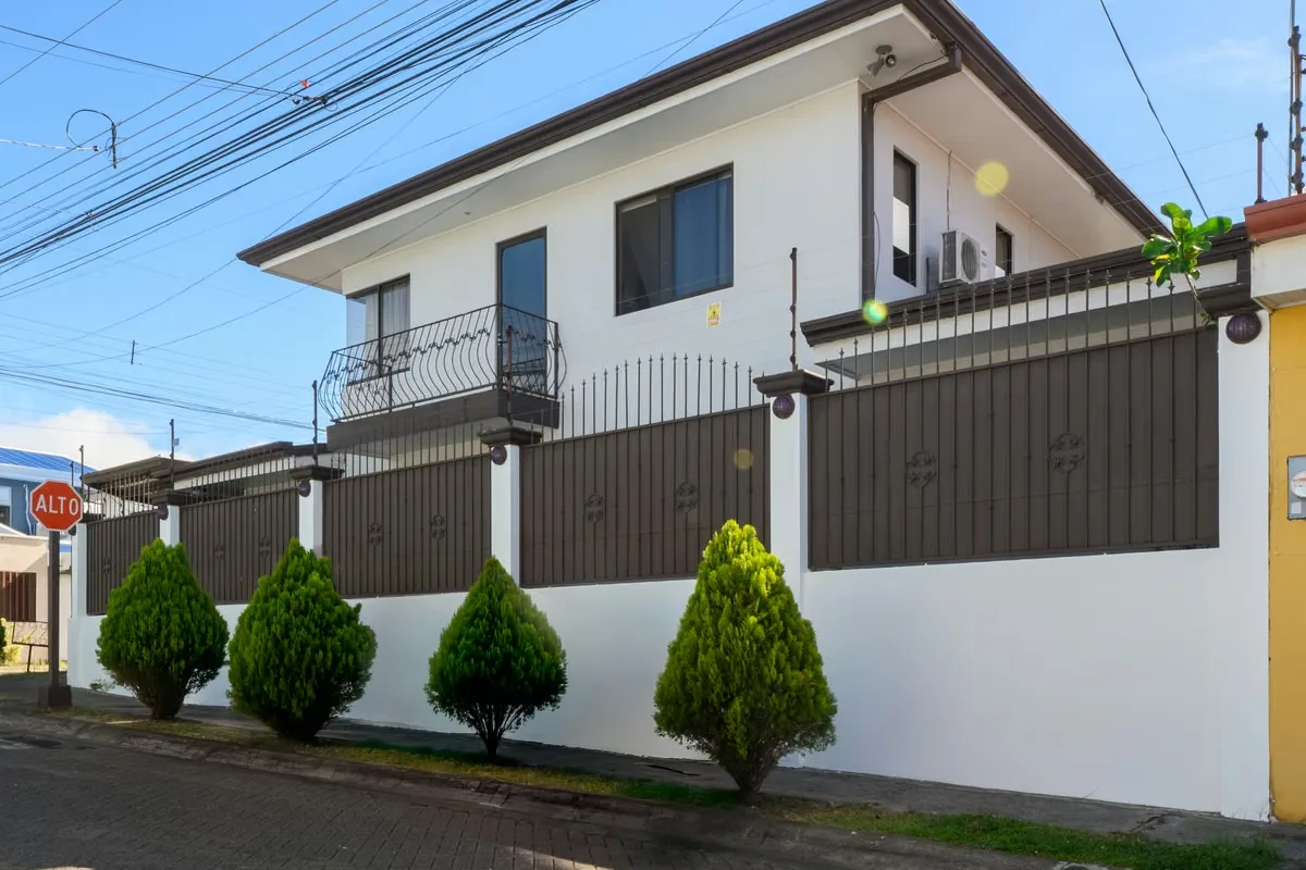 Amplia y sólida vivienda ubicada en residencial El Páramo San Pablo de Heredia, ... — photo 2