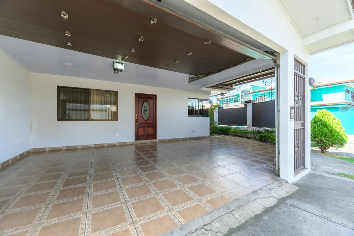 Amplia y sólida vivienda ubicada en residencial El Páramo San Pablo de Heredia, ... — photo 5