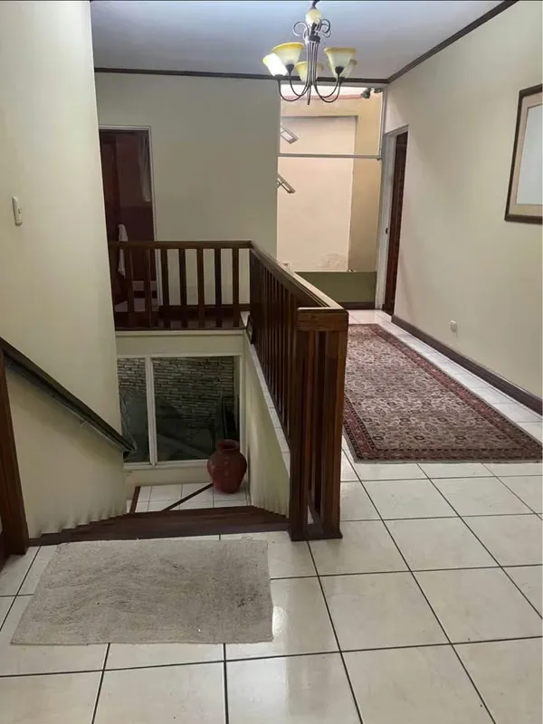 San José, Rohmoser, a strategic location close to everything, including shopping centers, parks, schools, the National Stadium, shops, and more. This spacious and comfortable house is ... — photo 2