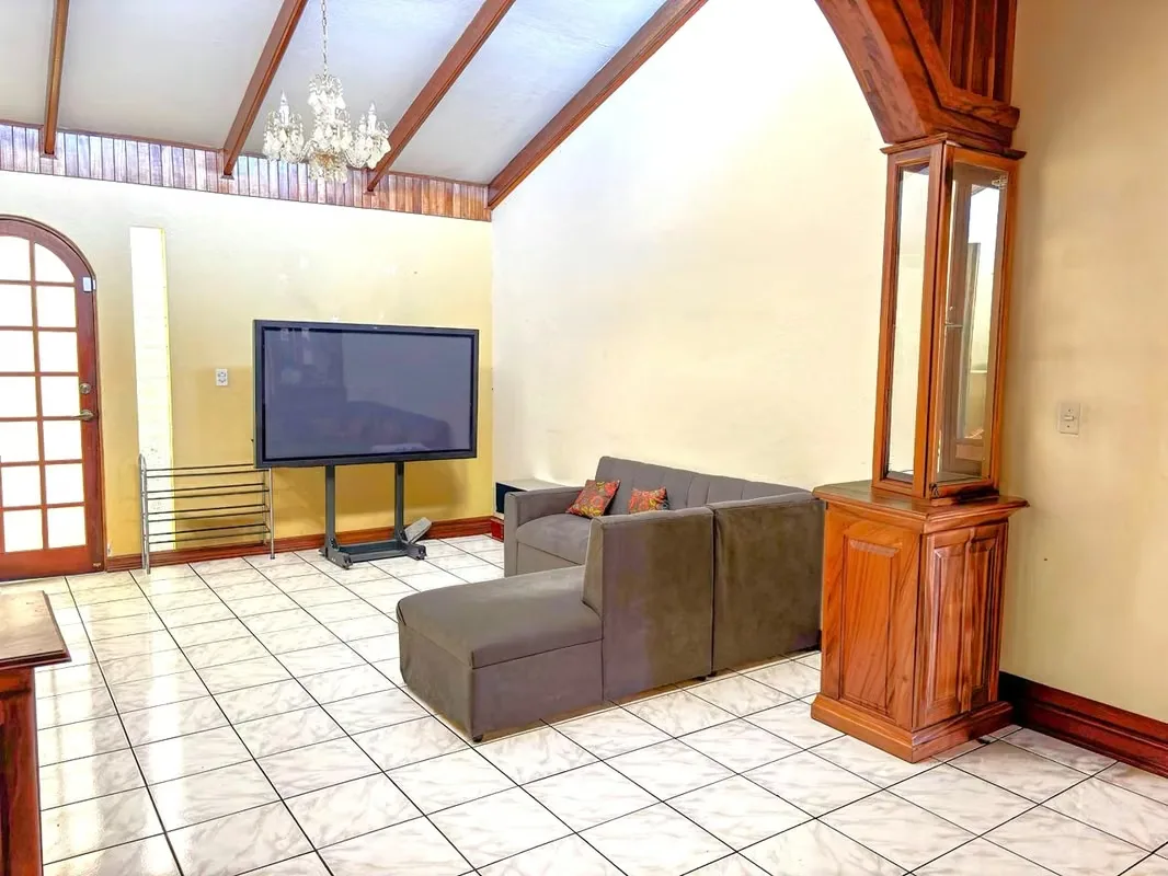 Casa a la venta con tres apartamentos en Moravia, San Vicente, cerca del restaurante La Princesa Marina. — photo 3