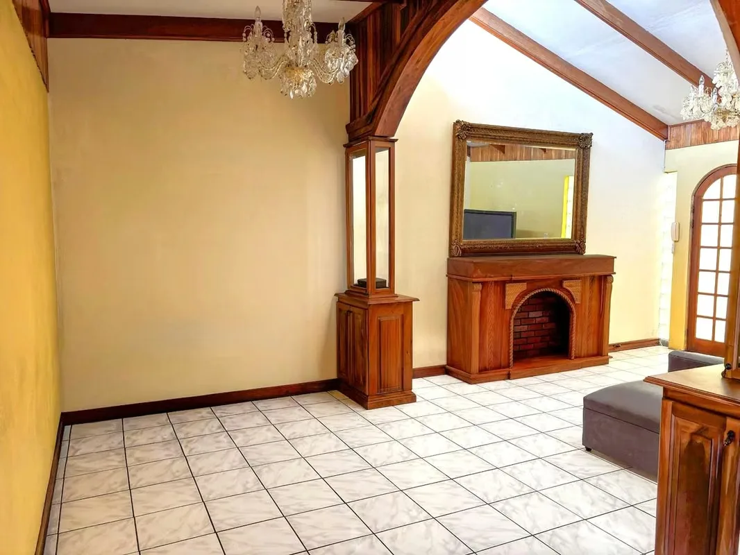 Casa a la venta con tres apartamentos en Moravia, San Vicente, cerca del restaurante La Princesa Marina. — photo 4