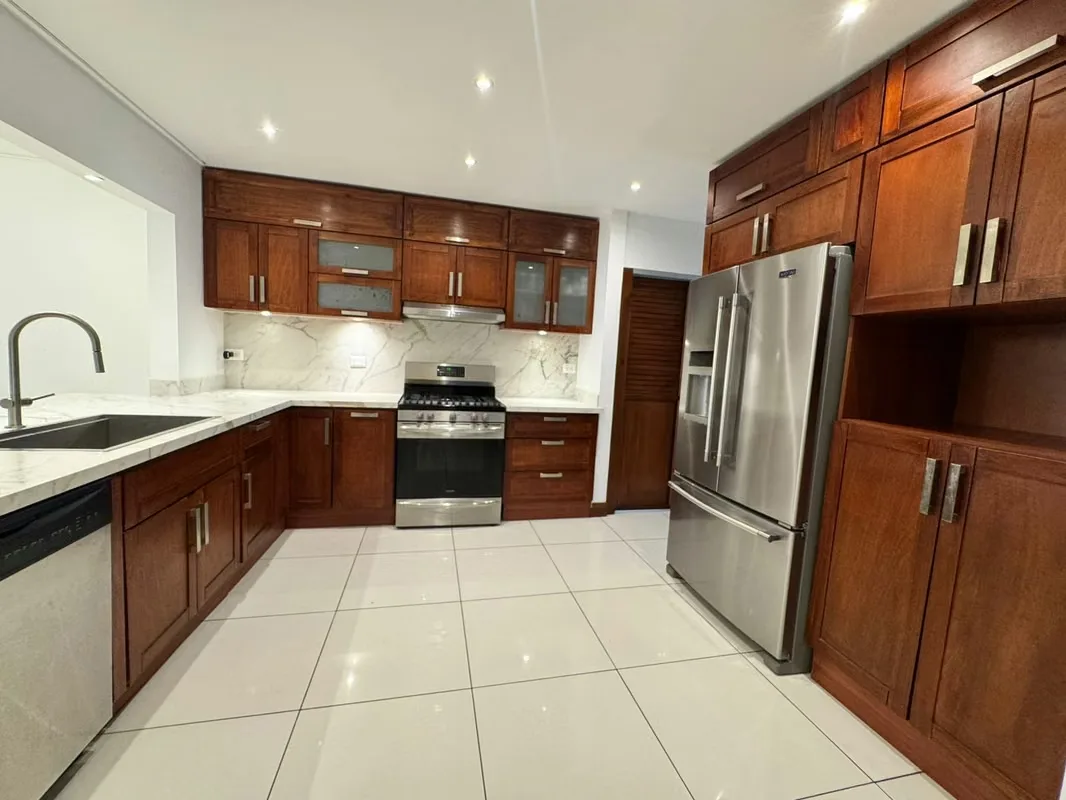 HOUSE FOR RENT IN SANTA ANA CENTRO*