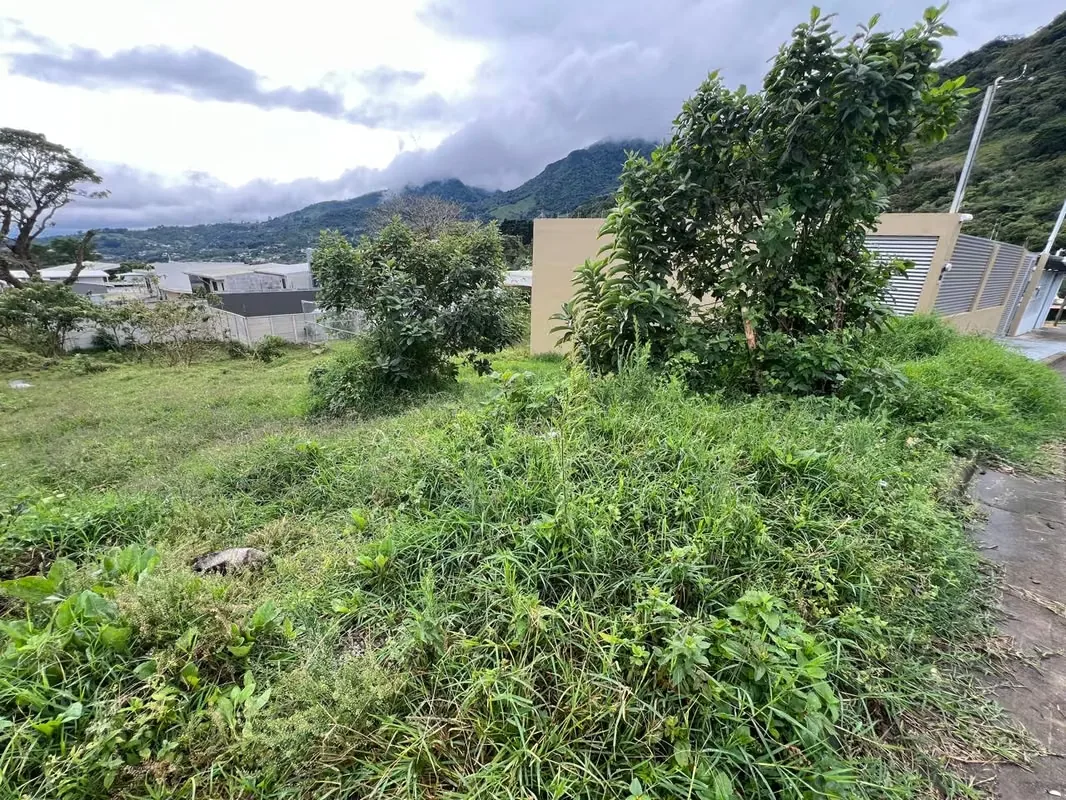 A 332 m² lot is for sale in a family-friendly neighborhood in Bebedero de Escazú, just minutes from the ...