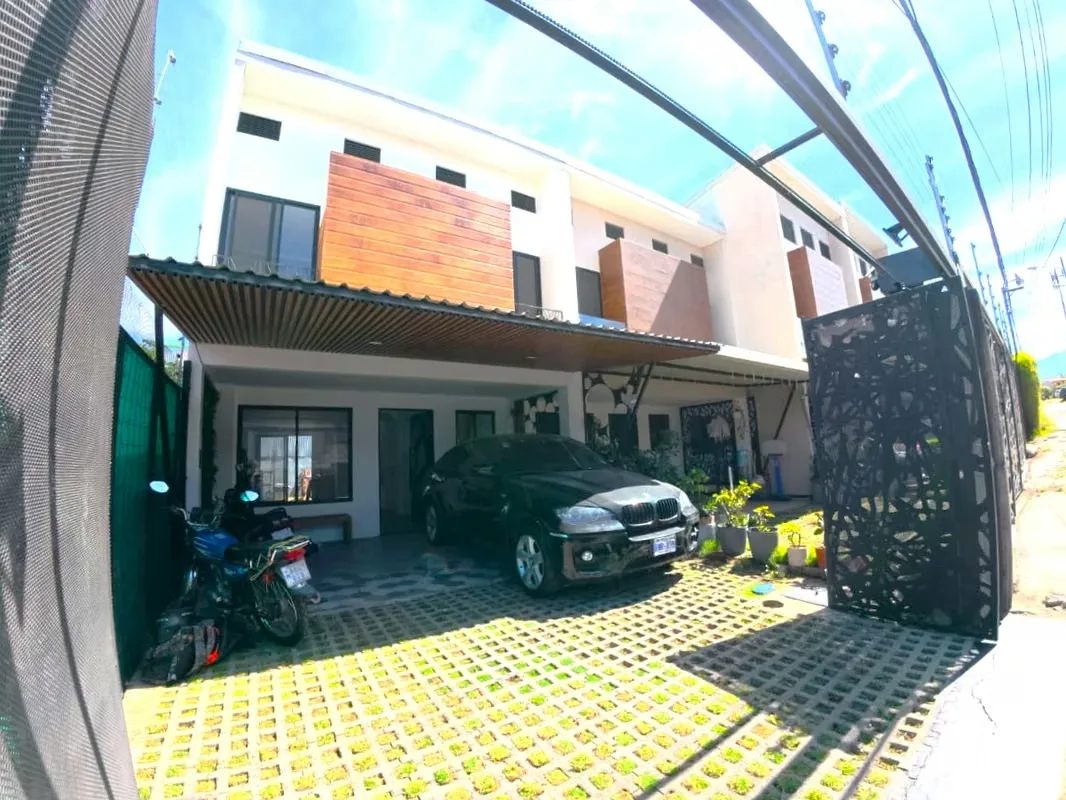 Excelente oportunidad para adquirir una casa moderna, funcional y lista para entrega en un condominio seguro y bien ubicado en Moravia.