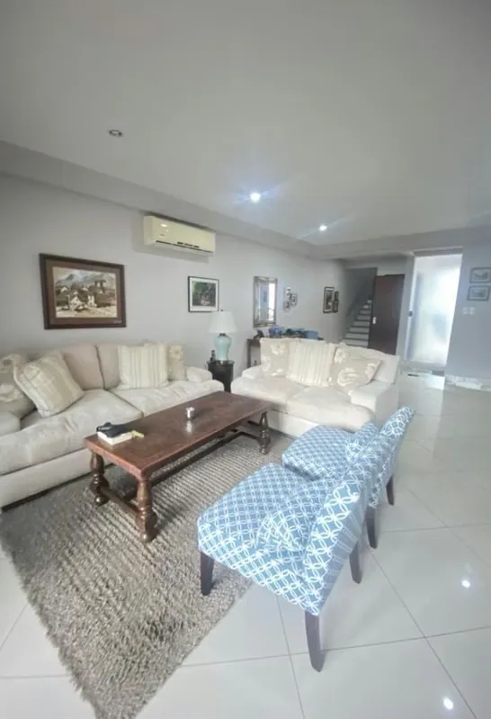 Escazú – Se Vende Amplia Casa Amueblada en Condominio 295m2