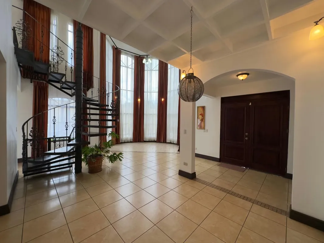 Spacious House for Sale in Santa Bárbara de Heredia