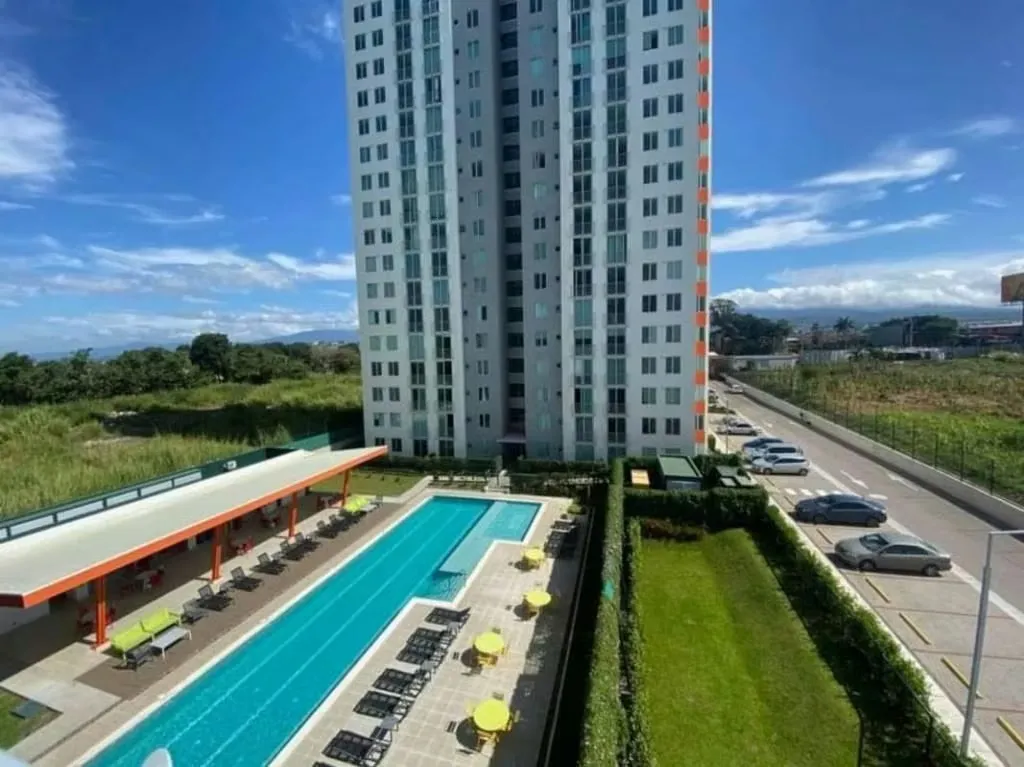 Extensive apartment with 1 bedroom, 1 bathroom, 1 under roof parking, in Heredia.