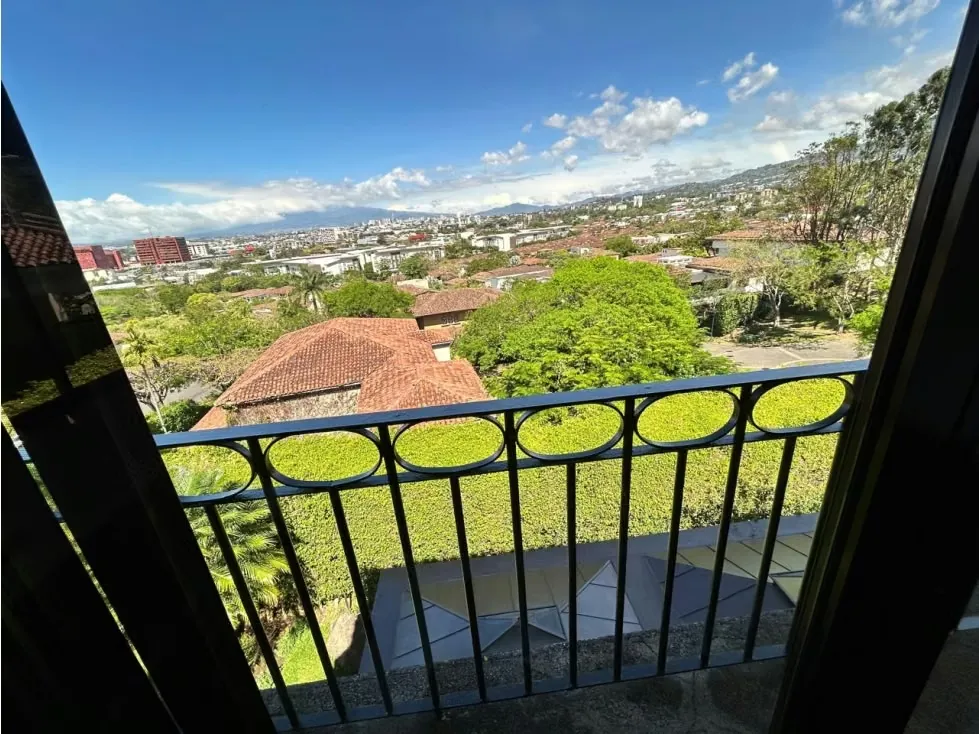 Cerro Alto, Guachipelín | Casa renovada de 381 m² en venta | Cod. 835