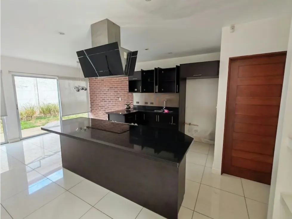 Se vende vivienda ubicada en Curridabat, cantón de Curridabat, provincia de San José.