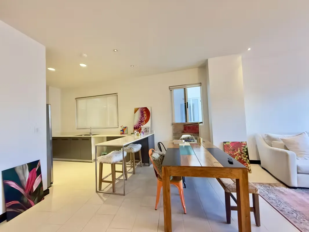 Dining room kitchen and terrace, curtains, A / C, kitchen, fridge, extractor, battery room