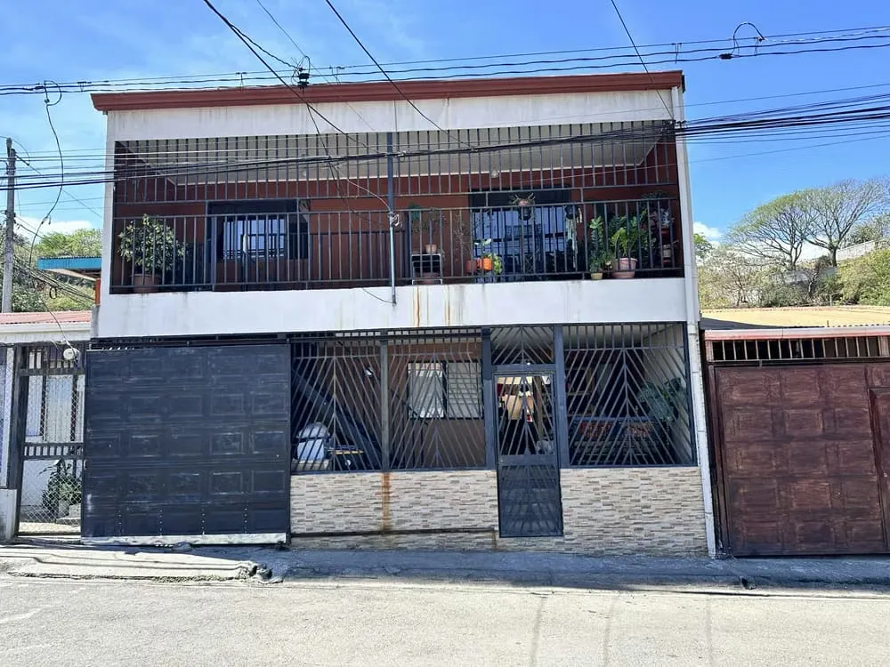 HOUSE FOR SALE IN SANTA ANA, BRAZIL.