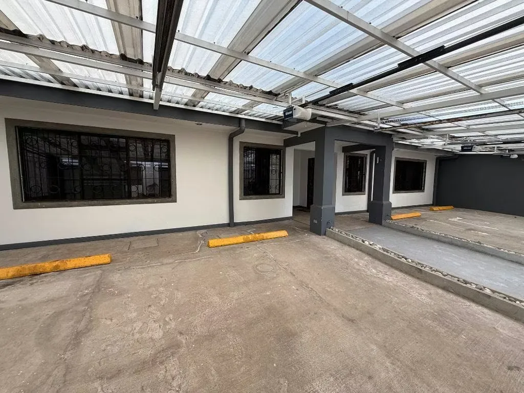 Gran oportunidad de inversión en una ubicación estratégica en Guadalupe. Esta propiedad cuenta con 433 m² de terreno y ... — photo 3