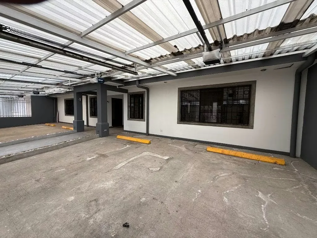 Gran oportunidad de inversión en una ubicación estratégica en Guadalupe. Esta propiedad cuenta con 433 m² de terreno y ... — photo 4
