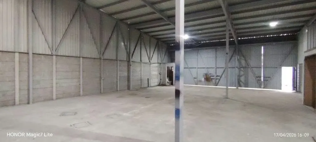 has 1 small office and Mezannine