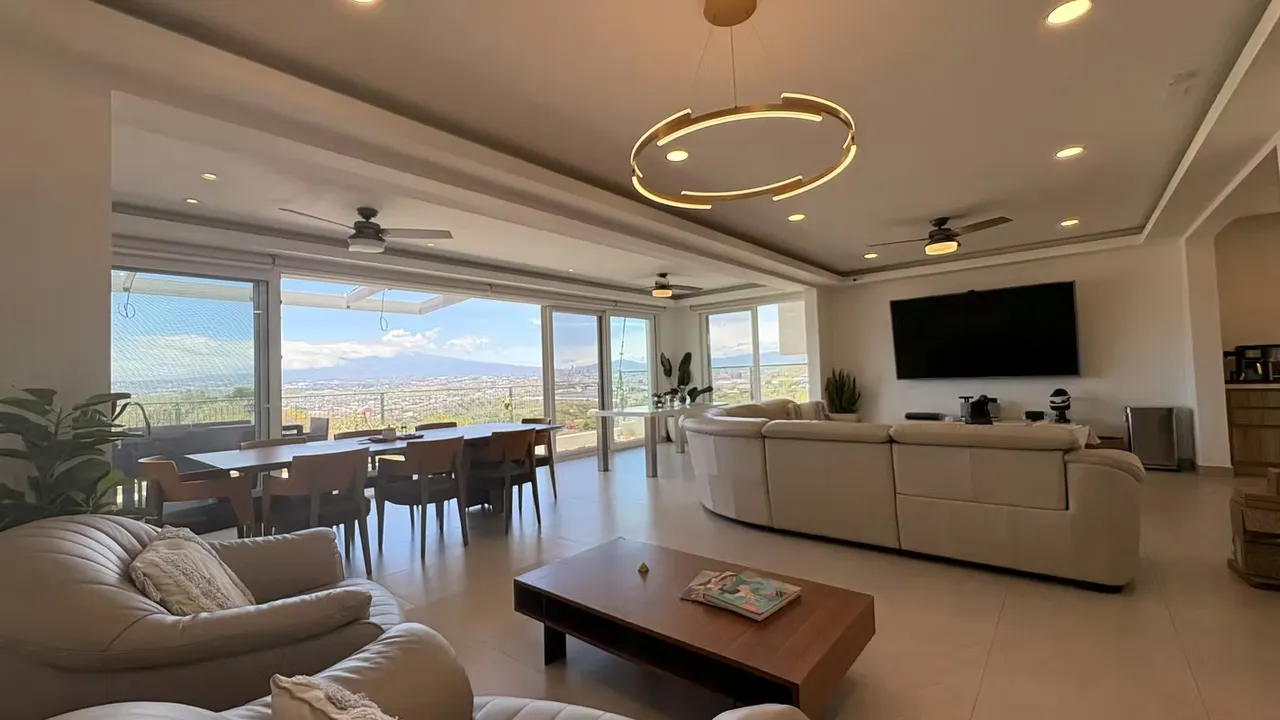 VENTA Casa Escazú Condo Lomas Guachipelín