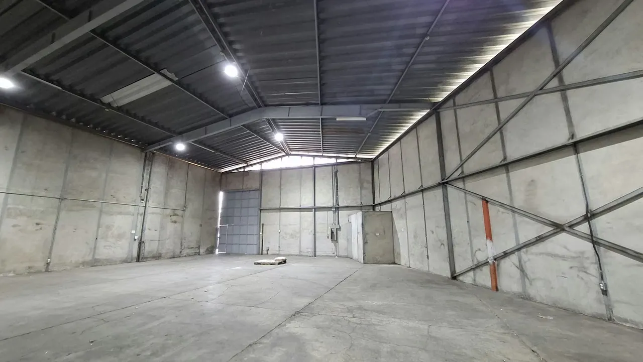 Independent warehouse facing a public street
