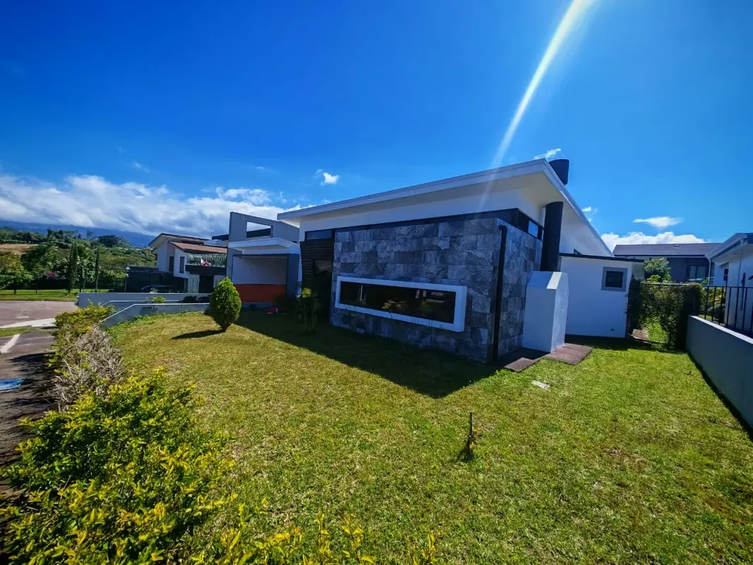 Se Vende Casa de Una Planta en San Isidro de Heredia.