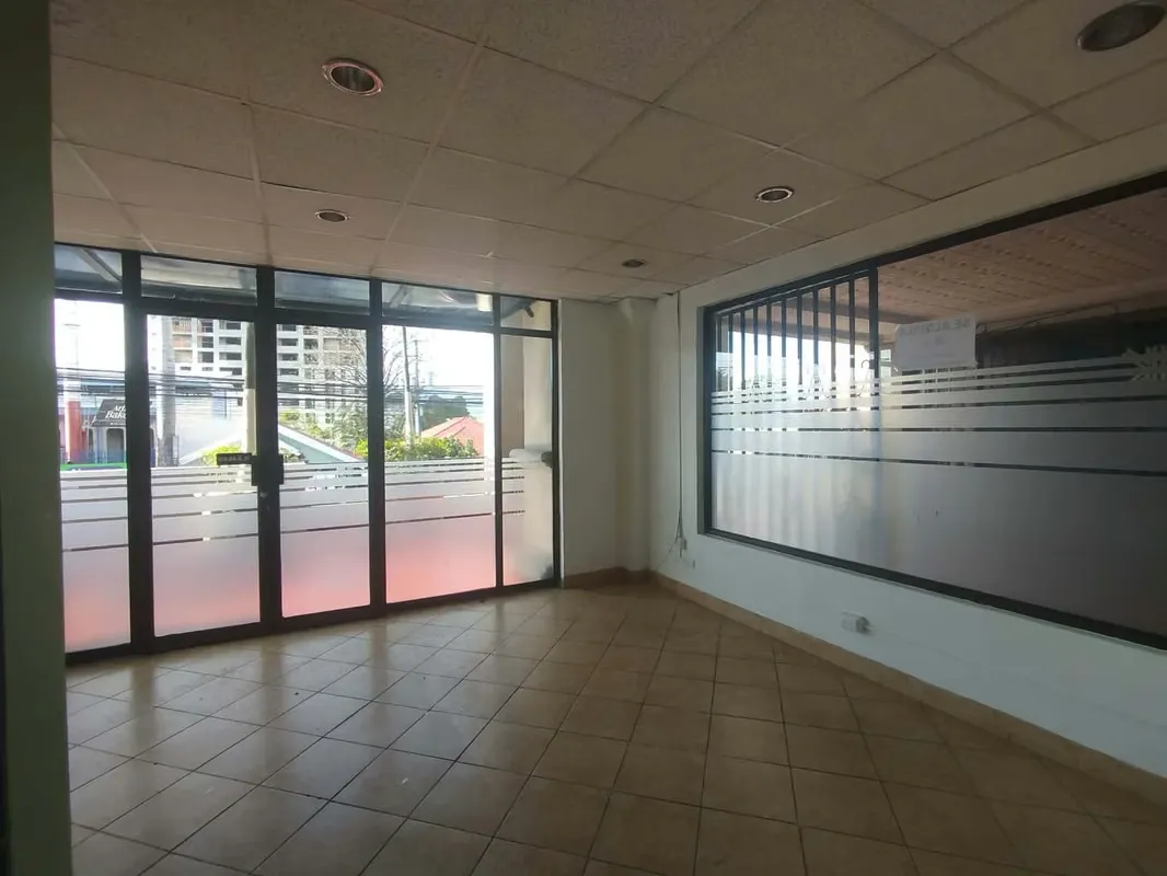 Oficina o local comercial en ALQUILER bonito, seguro excelente ubicación
