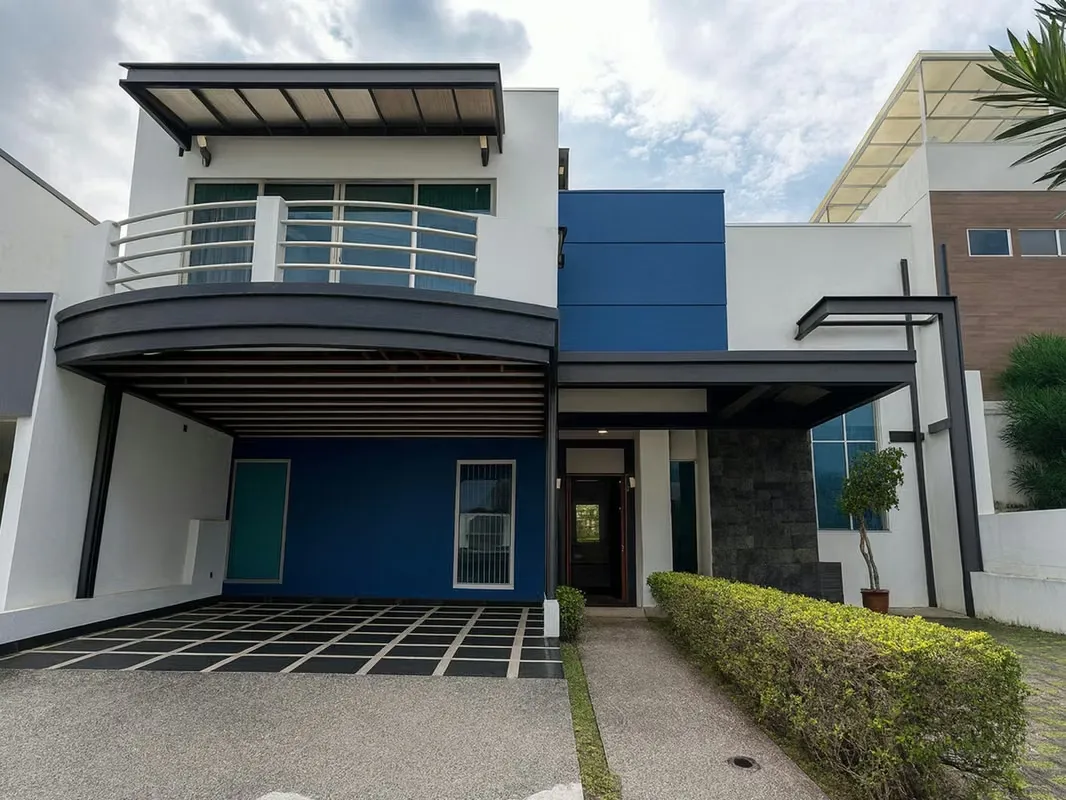 House for Sales in Gated Community -San Rafael, Montes de Oca - 4 Bedrooms | 3 Parking | 3 Parq