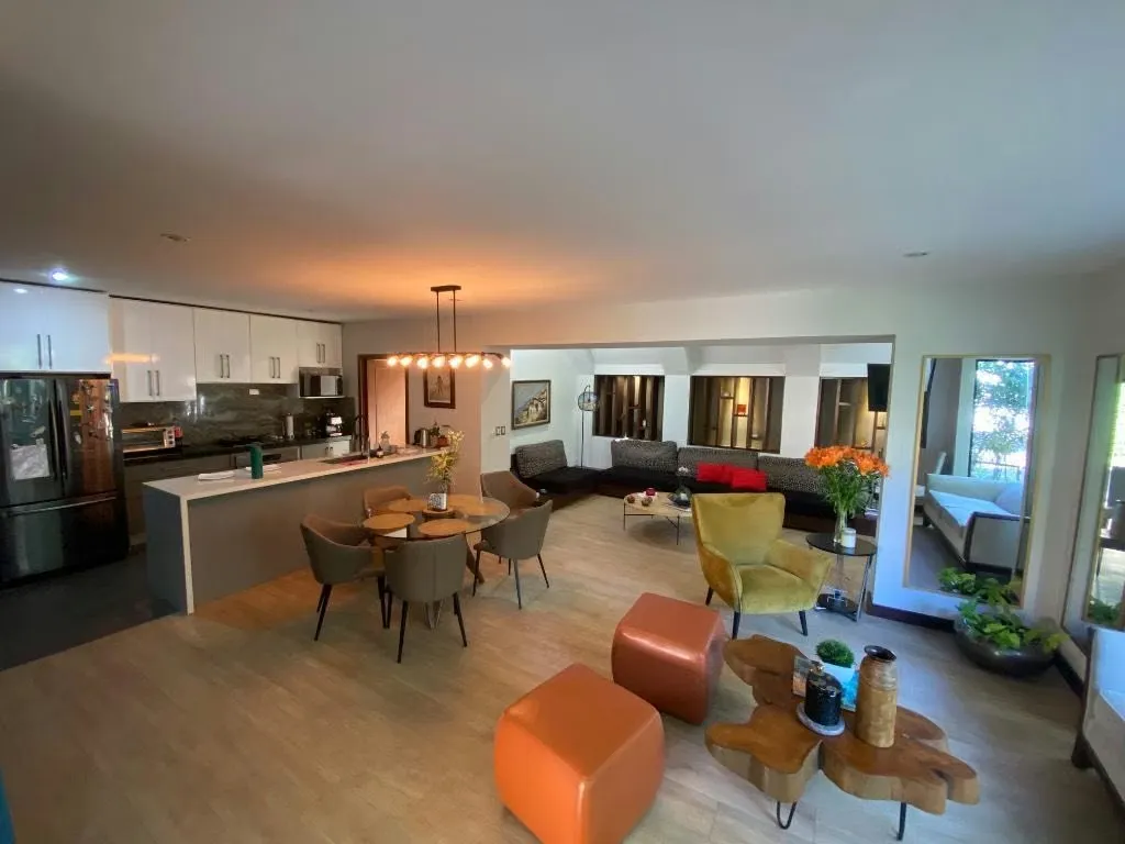 It is a 3-level property with functional distribution in a strategic ...