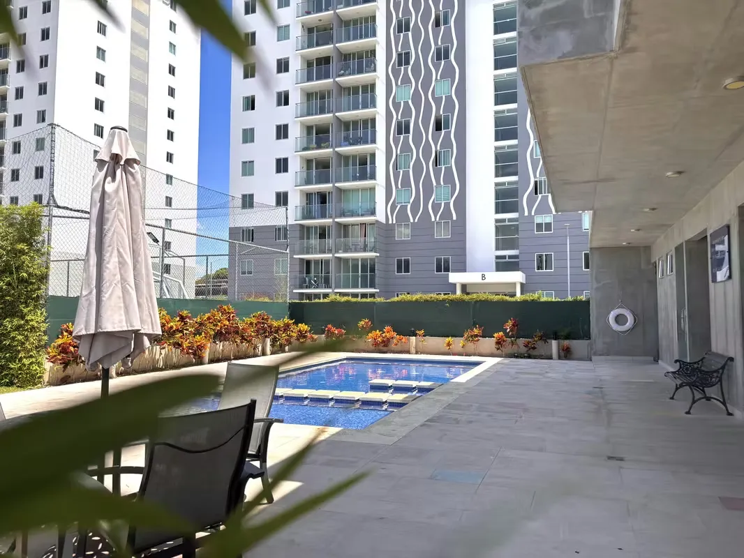Alquiler de Apartamento con vista y 2 parqueos techados en San Pablo — photo 2