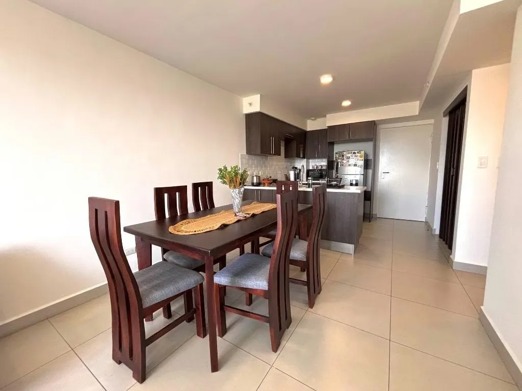 Alquiler de Apartamento con vista y 2 parqueos techados en San Pablo — photo 3
