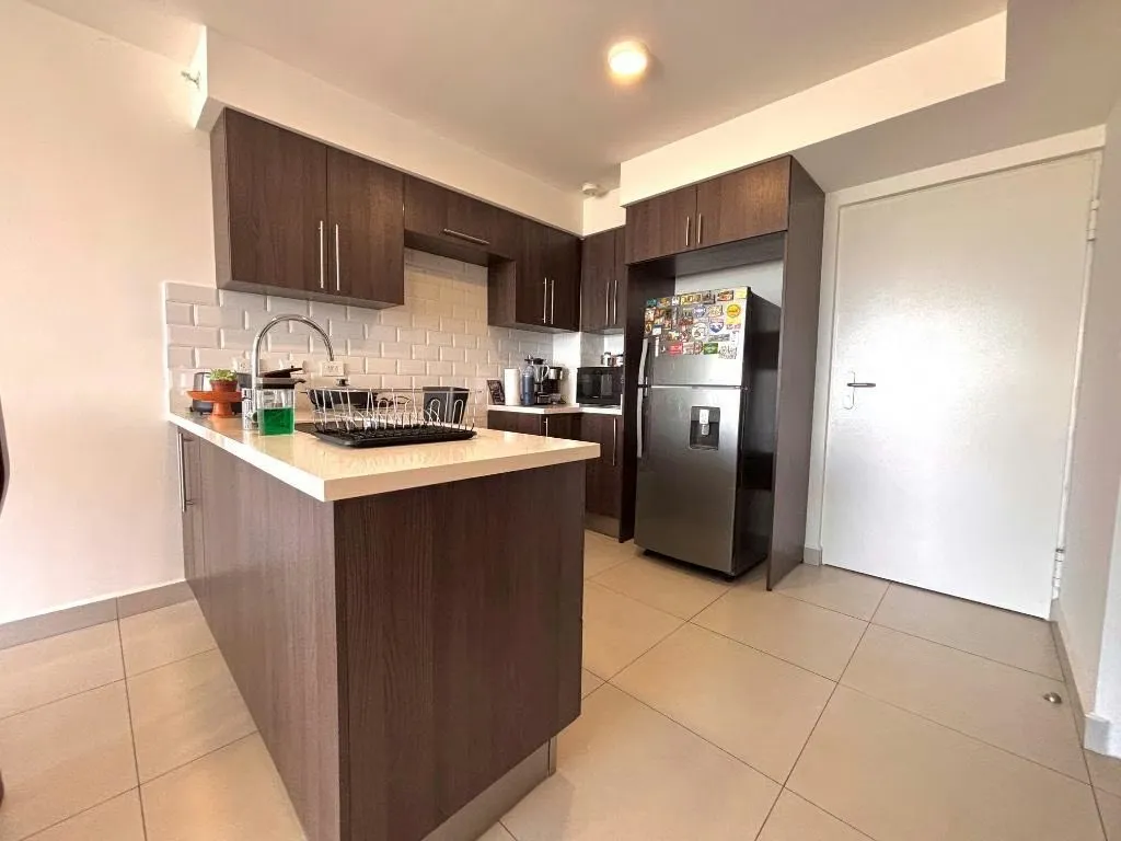 Alquiler de Apartamento con vista y 2 parqueos techados en San Pablo — photo 5