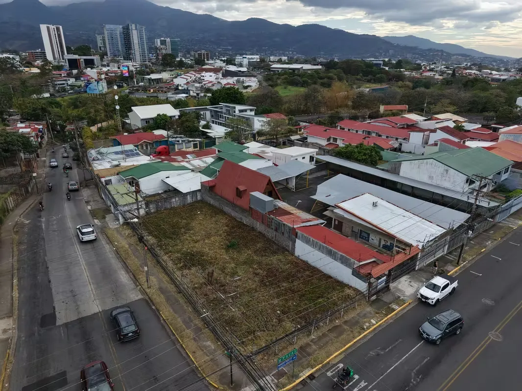 This corner lot is strategically located on a main street, offering an excellent opportunity for commercial spaces, apartments, warehouses, and more. It ...