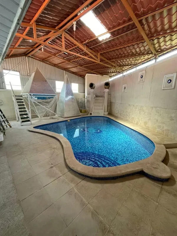 TOTAL CONSTRUCTION 650 M2 with an indoor pool.