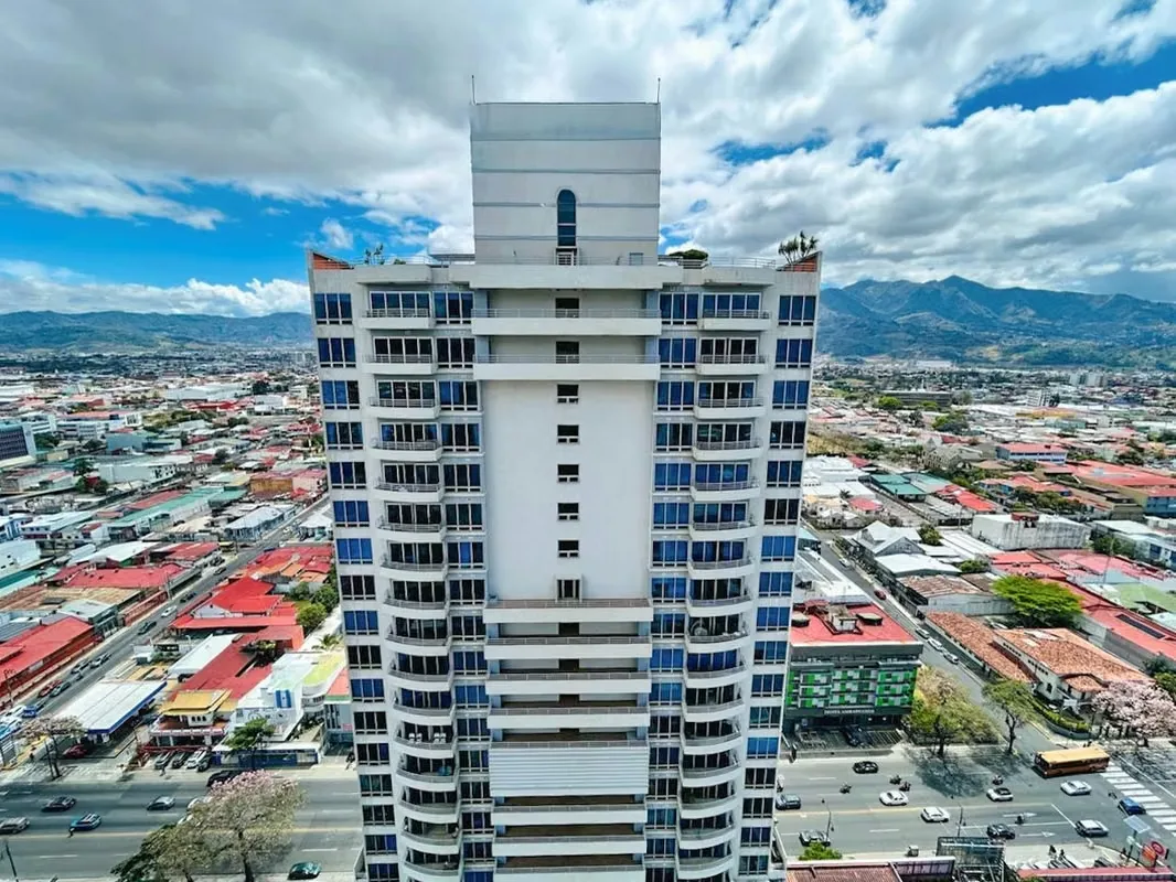 APARTMENT FOR SALE WITH A VIEW – TORRE PASEO COLÓN