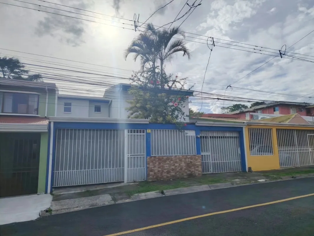 Oportunidad en Curridabat Centro Casa con Apartamento Independiente AP