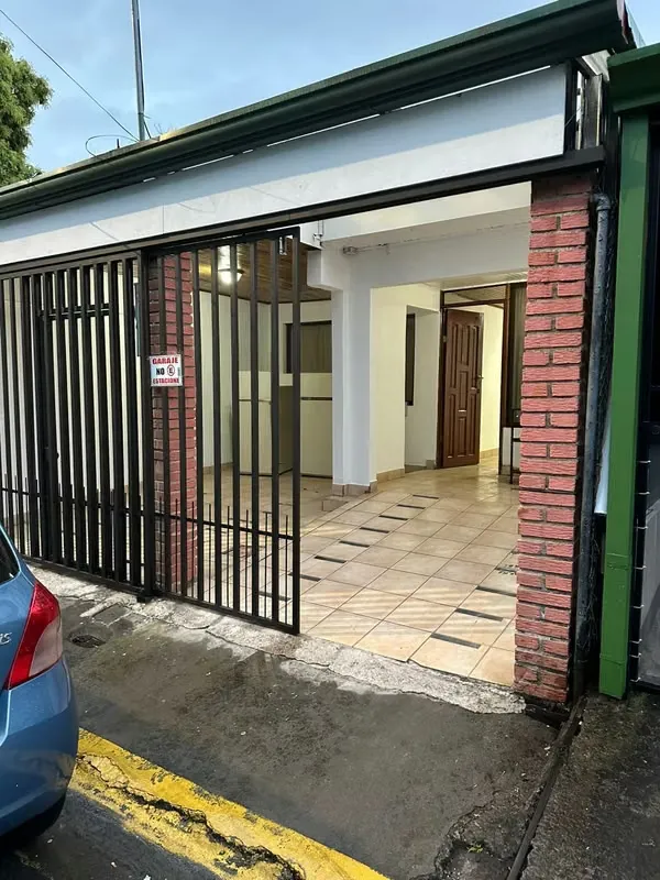 ¡Casa con Cochera para 2 Vehículos en Los Lagos de Heredia! Oportunidad Única COD 108