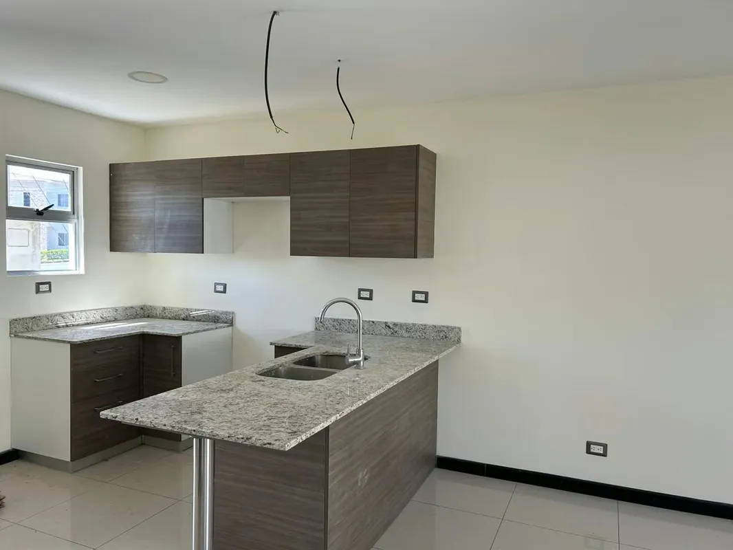 House for Sale in Milenia / Guaranteed Price