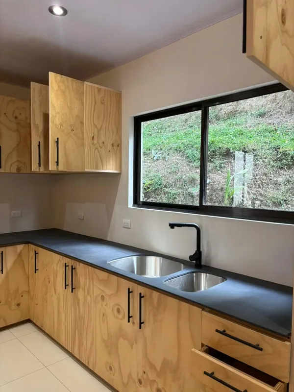 Descubra este precioso apartamento nuevo en un residencial exclusivo de Escazú. a 1.5 kilómetros del centro de Escazú Solo cuatro apartamentos en la propiedad Ubicación ...
