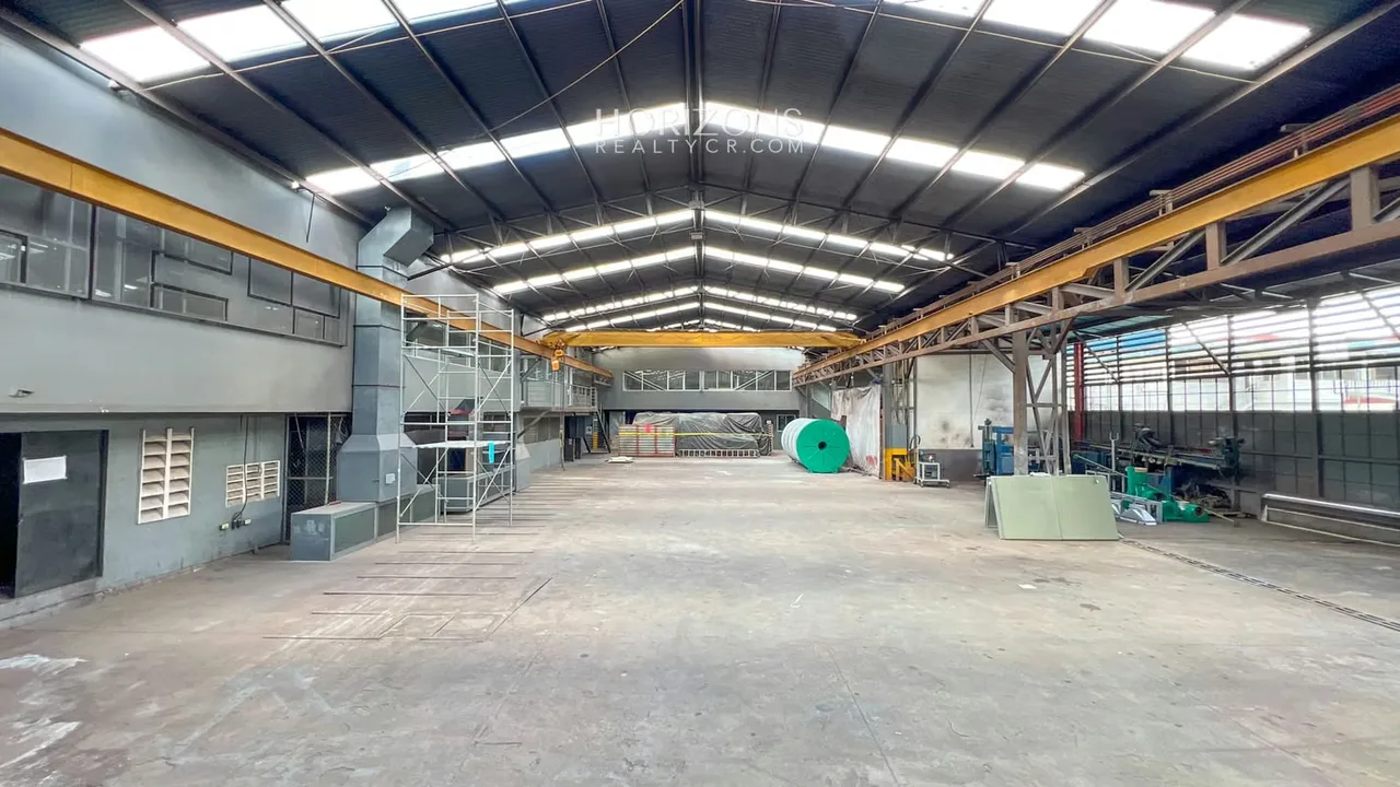 Industrial Ship is rented or sold 1,250 m ² in Curridabat San José Oficera hcr09