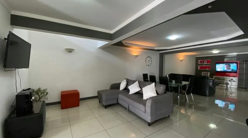 Amplia casa en residencial Estancia Antigua en San Rafael de La Unión muy cerca de todo, con acceso controlado y fácil salida a pista y al centro de Tres Ríos.